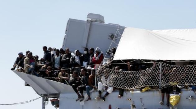 Douze migrants sont morts noyés en Méditerranée, 500 autres ont été secourus - ảnh 1